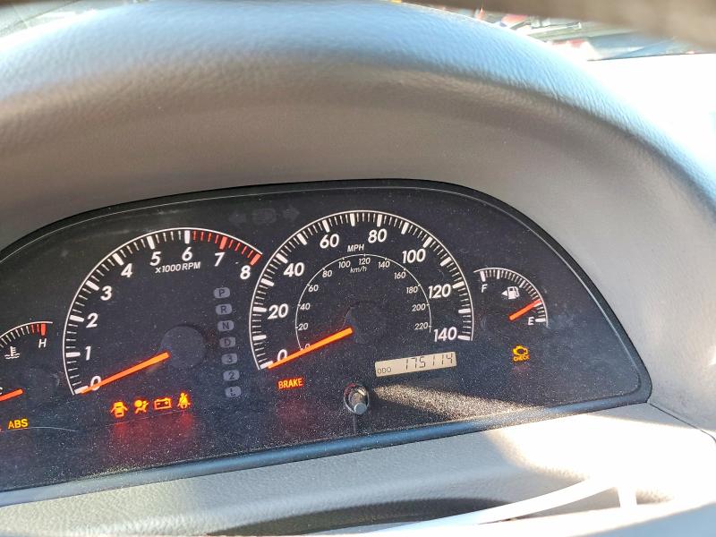 Photo 9 from auction – 2005 TOYOTA CAMRY LE with VIN 4T1BE32K15U628106