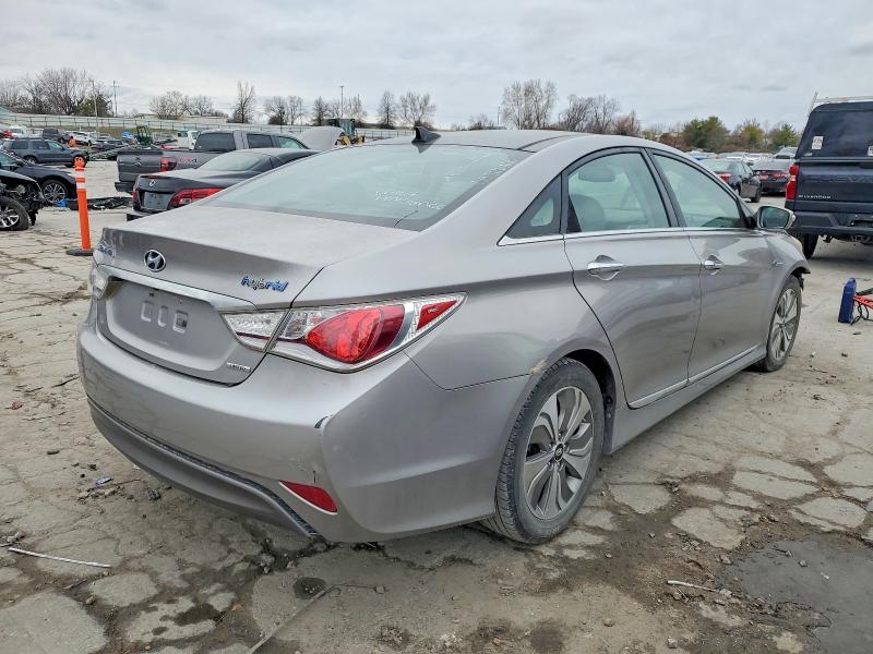 Photo 3 from auction – 2013 HYUNDAI SONATA with VIN KMHEC4A40DA074763