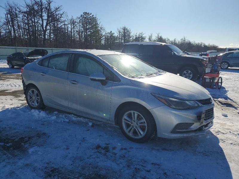 Photo 4 from auction – 2018 CHEVROLET CRUZE with VIN 1G1BE5SM2J7163239