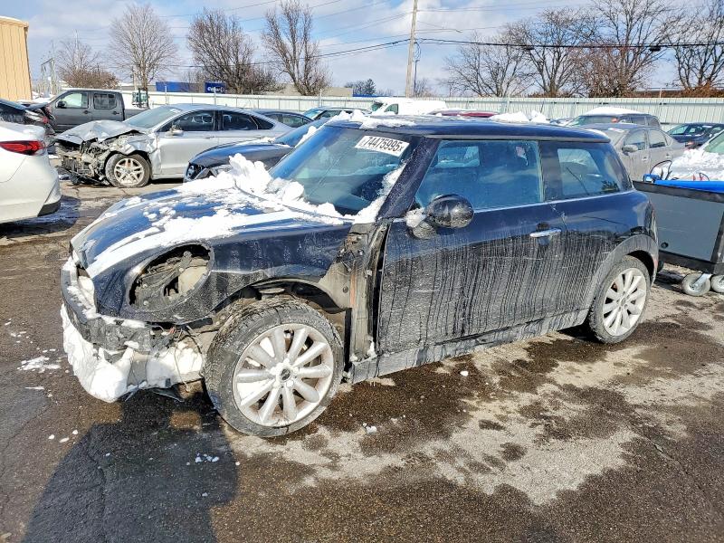 MINI COOPER 2016 with VIN WMWXP5C5XG3B77467 - Photo from auction