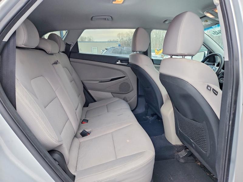 Photo 11 from auction – 2019 HYUNDAI TUCSON SE with VIN KM8J2CA40KU073278