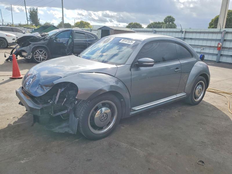 VOLKSWAGEN BEETLE 2012 with VIN 3VWJP7AT5CM663712 - Photo from auction