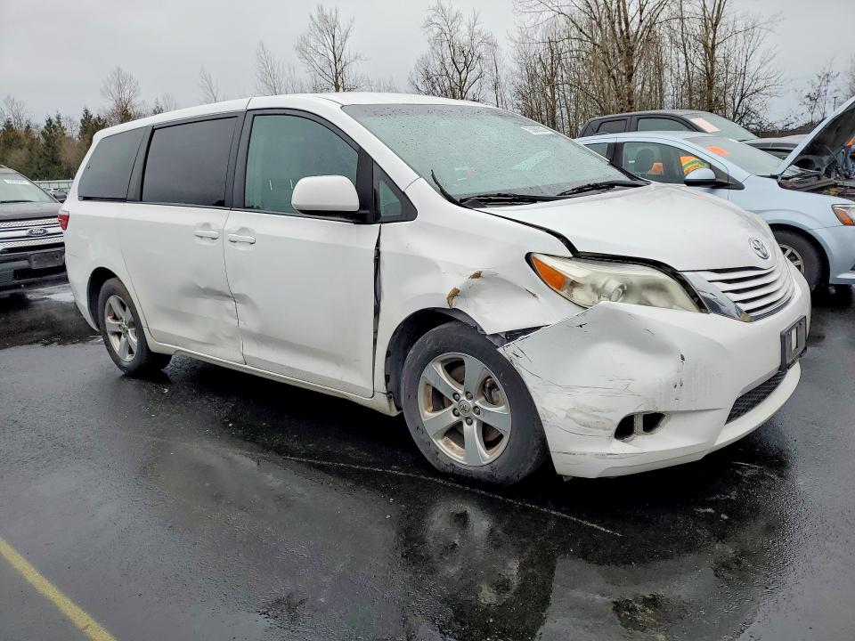 Photo 4 from auction – 2016 TOYOTA SIENNA LE with VIN 5TDKK3DC0GS738865