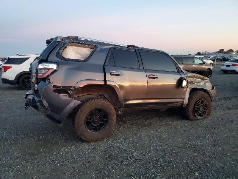 Zdjęcie 3 z aukcji – 2016 TOYOTA 4RUNNER SR z VIN JTEBU5JR5G5335786