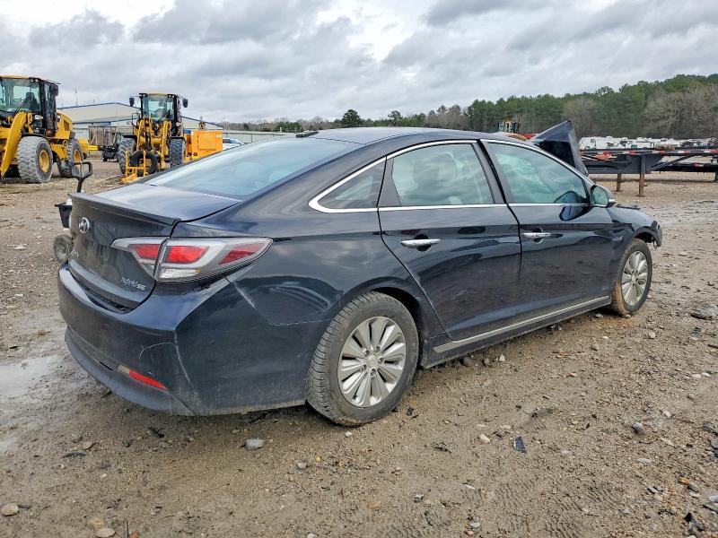 Photo 3 from auction – 2016 HYUNDAI SONATA with VIN KMHE24L18GA038684