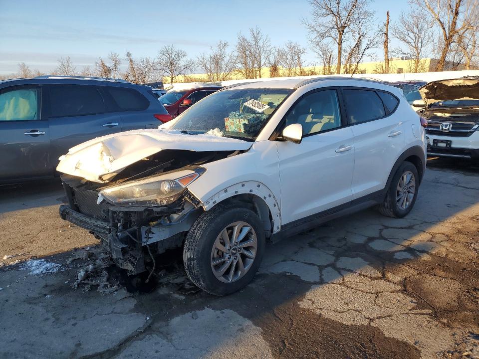 HYUNDAI TUCSON 2016 with VIN KM8J33A42GU138801 - Photo from auction