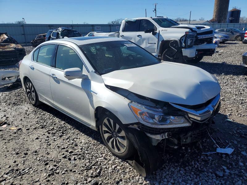 Photo 4 from auction – 2017 HONDA ACCORD with VIN JHMCR6F56HC031030