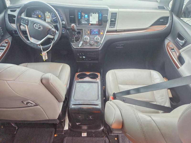 Photo 8 from auction – 2017 TOYOTA SIENNA XLE with VIN 5TDDZ3DC9HS161243