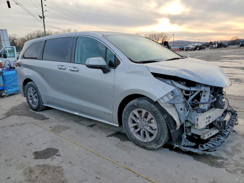 Photo 4 from auction – 2021 TOYOTA SIENNA XLE with VIN 5TDYRKEC1MS057608