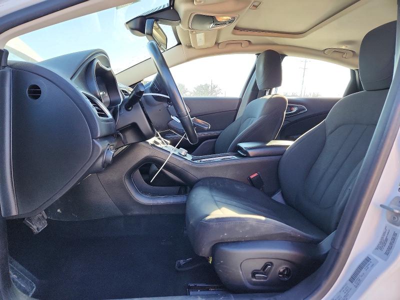 Photo 7 from auction – 2016 CHRYSLER 200 LIMITE with VIN 1C3CCCAB7GN161176