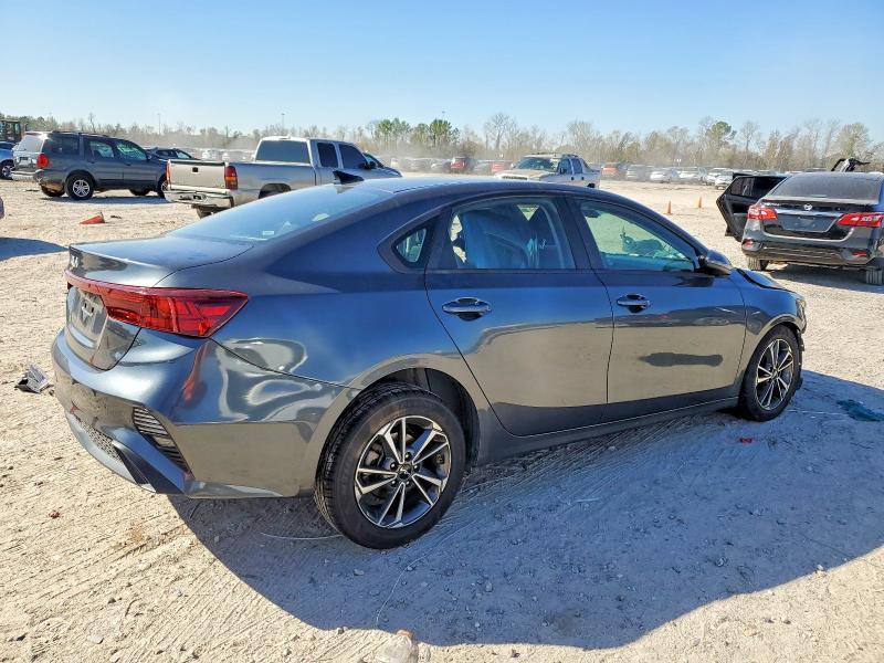 Photo 3 from auction – 2023 KIA FORTE LX with VIN 3KPF24AD6PE585245