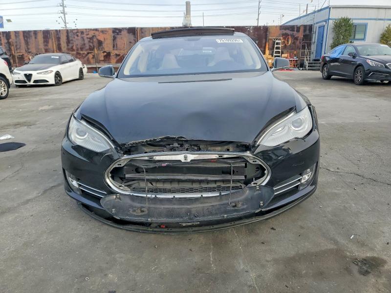 Photo 5 from auction – 2014 TESLA MODEL S with VIN 5YJSA1H1XEFP33318