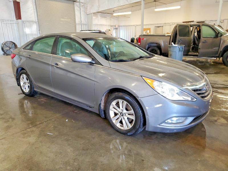 Photo 4 from auction – 2013 HYUNDAI SONATA with VIN 5NPEB4AC6DH744789