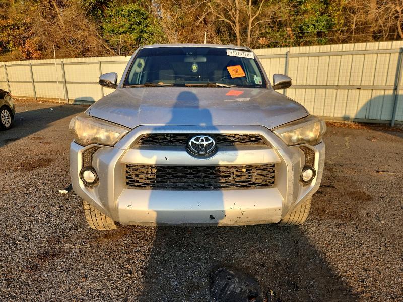 Photo 5 from auction – 2016 TOYOTA 4RUNNER with VIN JTEZU5JR4G5110743