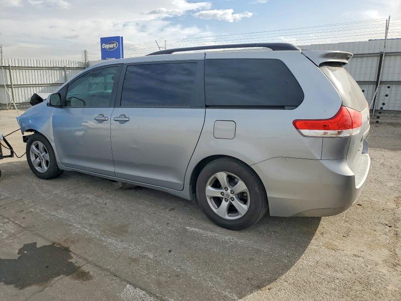 Photo 2 from auction – 2014 TOYOTA SIENNA LE with VIN 5TDKK3DC8ES406816