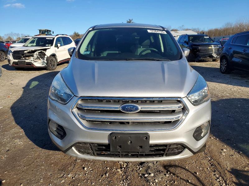 Photo 5 from auction – 2017 FORD ESCAPE SE with VIN 1FMCU9GDXHUB25750