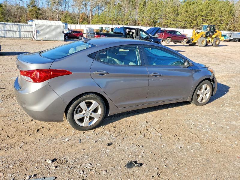 Photo 3 from auction – 2012 HYUNDAI ELANTRA GL with VIN 5NPDH4AE4CH066487