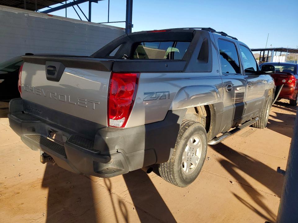 Photo 3 from auction – 2005 CHEVROLET AVALANCHE with VIN 3GNEK12Z35G181266