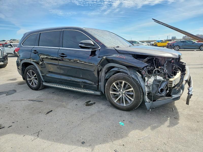 Zdjęcie 4 z aukcji – 2017 TOYOTA HIGHLANDER z VIN 5TDJZRFH9HS512926