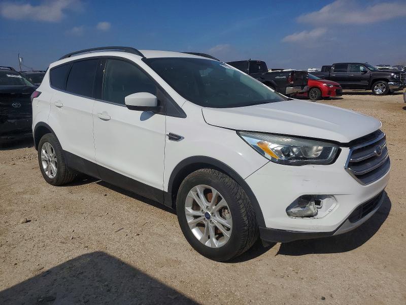 Photo 4 from auction – 2017 FORD ESCAPE with VIN 1FMCU0GD5HUB03487