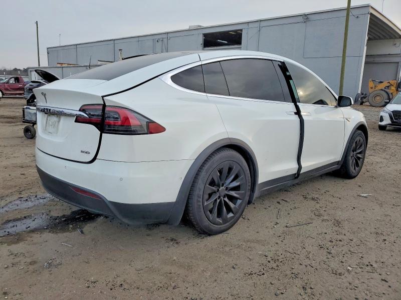 Photo 3 from auction – 2016 TESLA MODEL X with VIN 5YJXCAE20GF003031