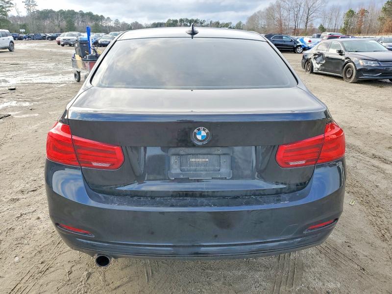 صورة رقم 6 من المزاد - 2016 BMW 320 I مع VIN WBA8E1G57GNT35875