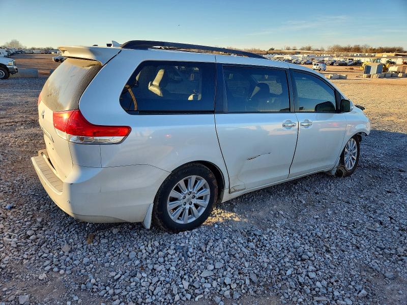 Photo 3 from auction – 2013 TOYOTA SIENNA with VIN 5TDYK3DC3DS344735