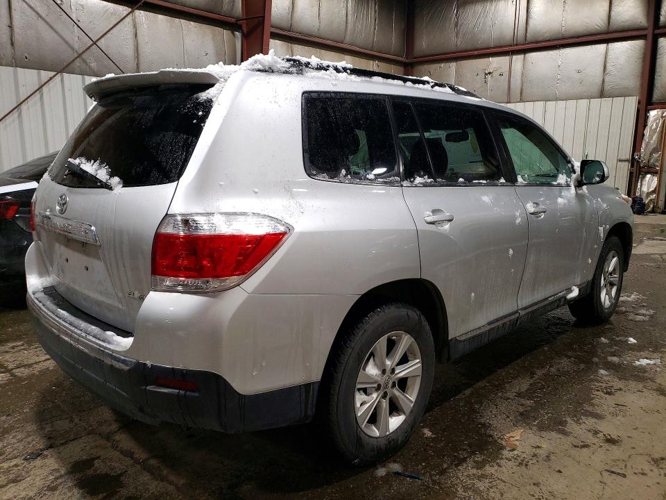 Снимка 3 от търг – 2011 TOYOTA HIGHLANDER с VIN 5TDBK3EH1BS044558