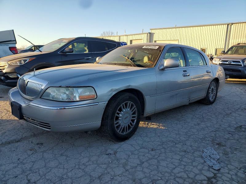 LINCOLN TOWN CAR S 2007 with VIN 1LNHM82V67Y617022 - Photo from auction