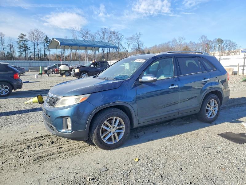KIA SORENTO LX 2015 with VIN 5XYKT4A69FG610167 - Photo from auction