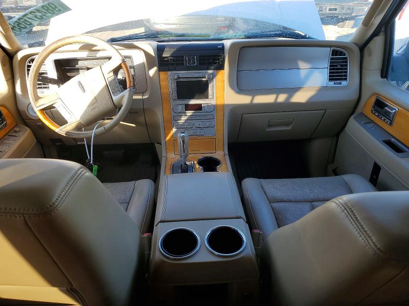 Photo 8 from auction – 2010 LINCOLN NAVIGATOR with VIN 5LMJJ3J5XAEJ01508