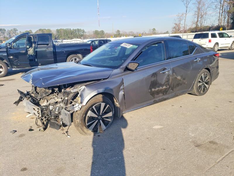 NISSAN ALTIMA SV 2019 with VIN 1N4BL4DV4KC134076 - Photo from auction
