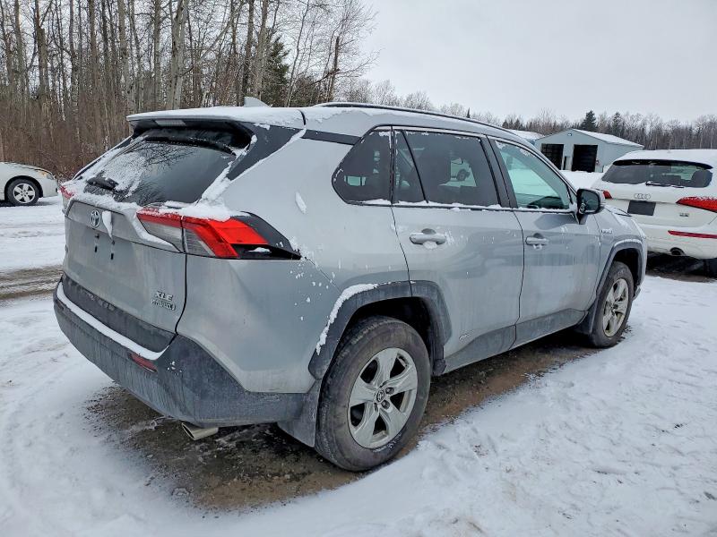 Photo 3 from auction – 2021 TOYOTA RAV4 XLE with VIN 2T3RWRFV9MW124153