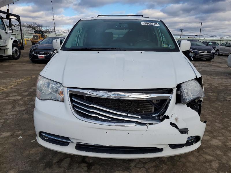 Photo 5 from auction – 2015 CHRYSLER TOWN & COU with VIN 2C4RC1BG1FR578864