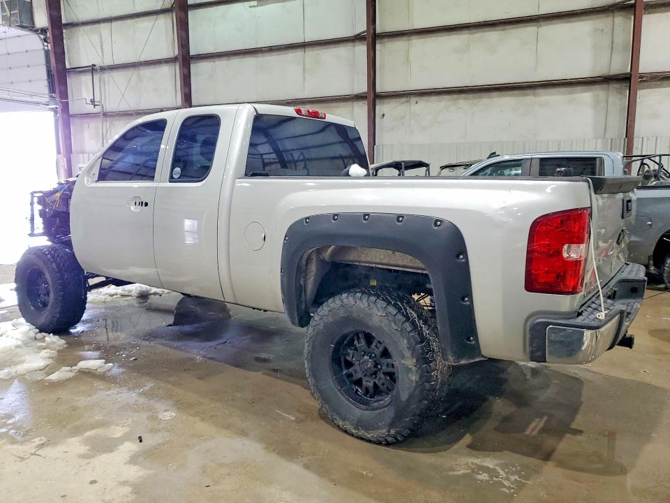 Photo 2 from auction – 2011 CHEVROLET SILVERADO with VIN 1GCRKSE30BZ249803