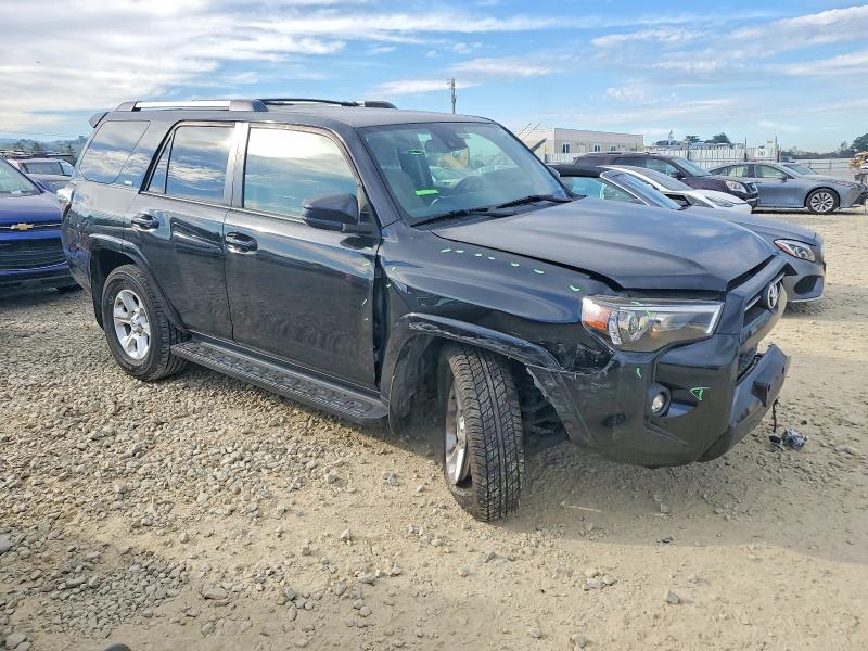 Photo 4 from auction – 2021 TOYOTA 4RUNNER SR with VIN JTEMU5JRXM5872531