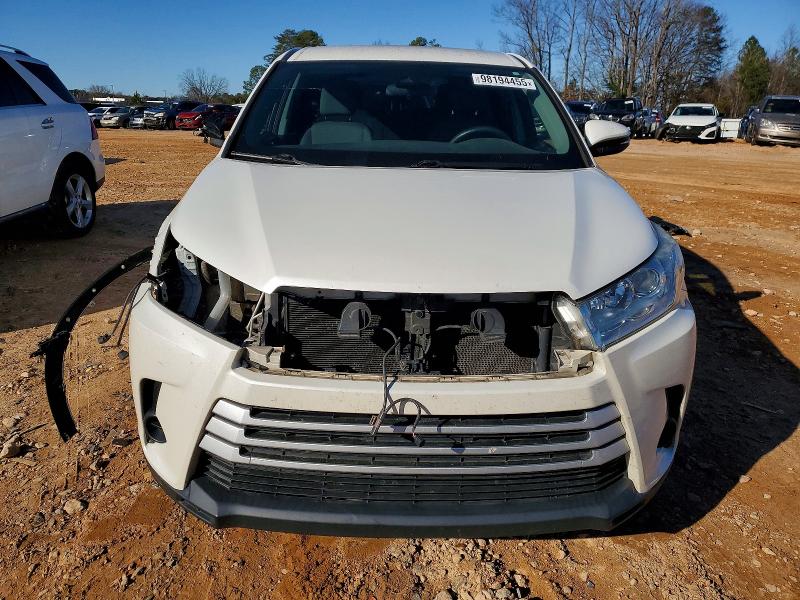 Фото 5 с аукциона – 2017 TOYOTA HIGHLANDER с VIN 5TDZARFH2HS028882