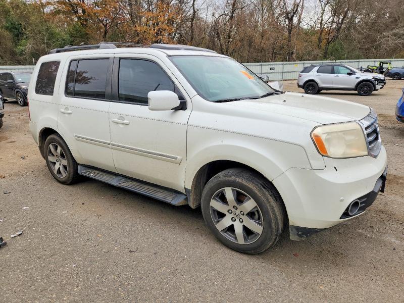 Photo 4 from auction – 2015 HONDA PILOT TOUR with VIN 5FNYF3H99FB028654