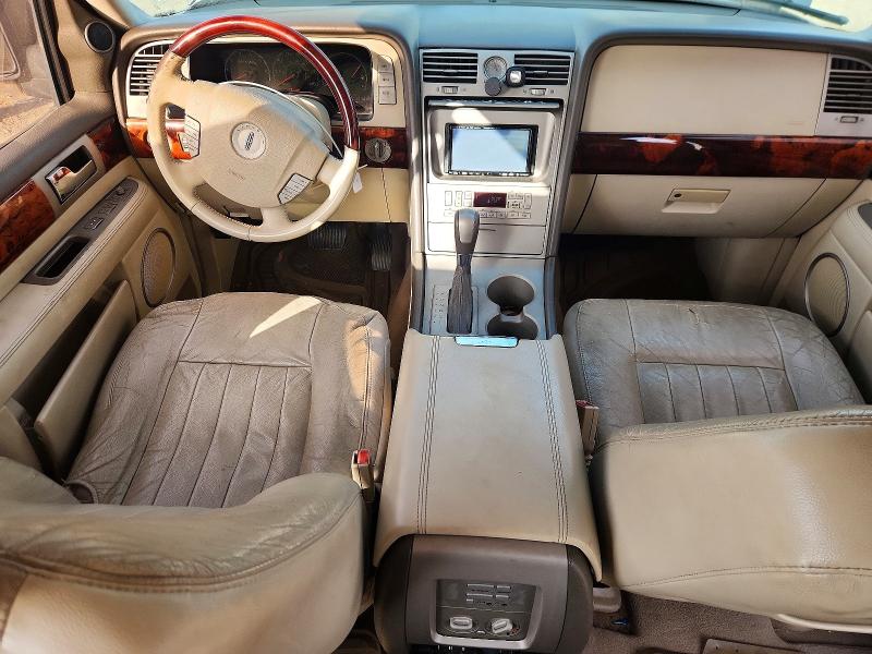 Photo 8 from auction – 2004 LINCOLN NAVIGATOR with VIN 5LMFU28R44LJ13802