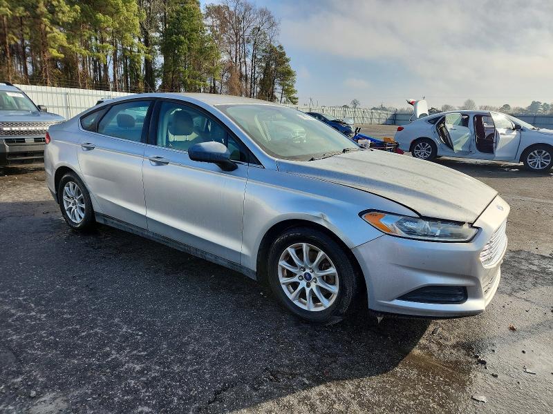 Photo 4 from auction – 2016 FORD FUSION S with VIN 3FA6P0G79GR154716