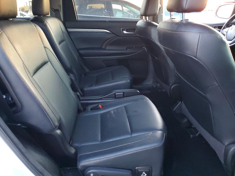 Photo 11 from auction – 2017 TOYOTA HIGHLANDER with VIN 5TDDZRFH3HS447116