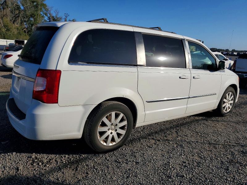 Photo 3 from auction – 2016 CHRYSLER TOWN AND C with VIN 2C4RC1BG9GR205685