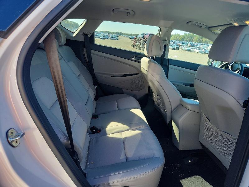 Photo 11 from auction – 2018 HYUNDAI TUCSON SE with VIN KM8J2CA40JU809683