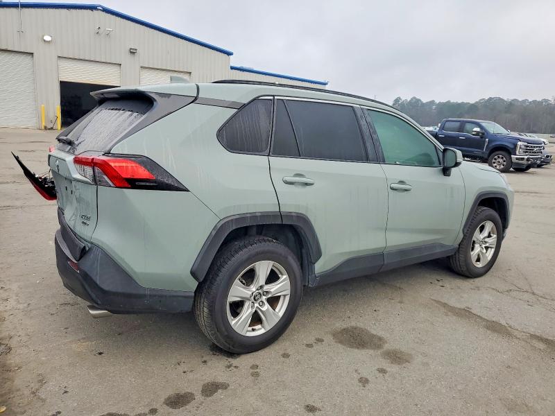 Photo 3 from auction – 2021 TOYOTA RAV4 XLE with VIN 2T3P1RFV6MW151980