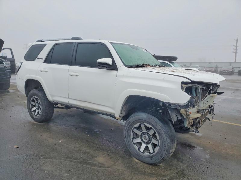 Photo 4 from auction – 2017 TOYOTA 4RUNNER with VIN JTEBU5JR7H5420338