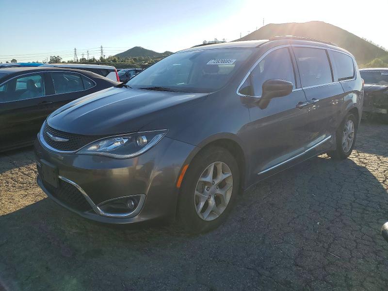 CHRYSLER PACIFICA 2017 with VIN 2C4RC1BG0HR505925 - Photo from auction