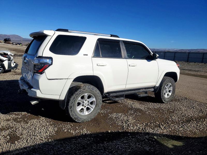 Photo 3 from auction – 2019 TOYOTA 4RUNNER with VIN JTEBU5JR9K5621178