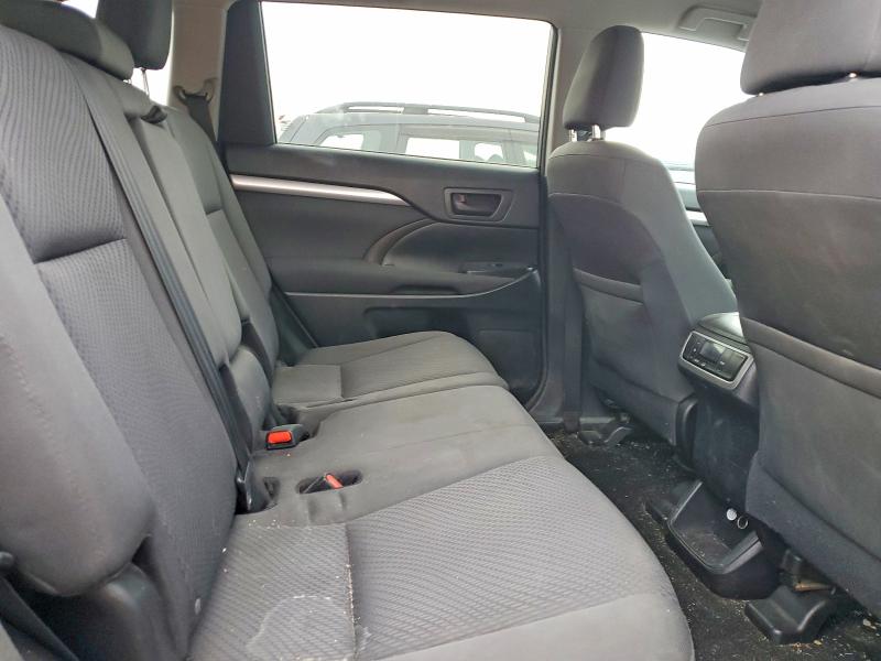 Photo 11 from auction – 2016 TOYOTA HIGHLANDER with VIN 5TDBKRFH4GS311538