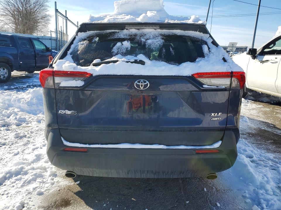 Photo 6 from auction – 2021 TOYOTA RAV4 XLE with VIN 2T3P1RFV2MW180974