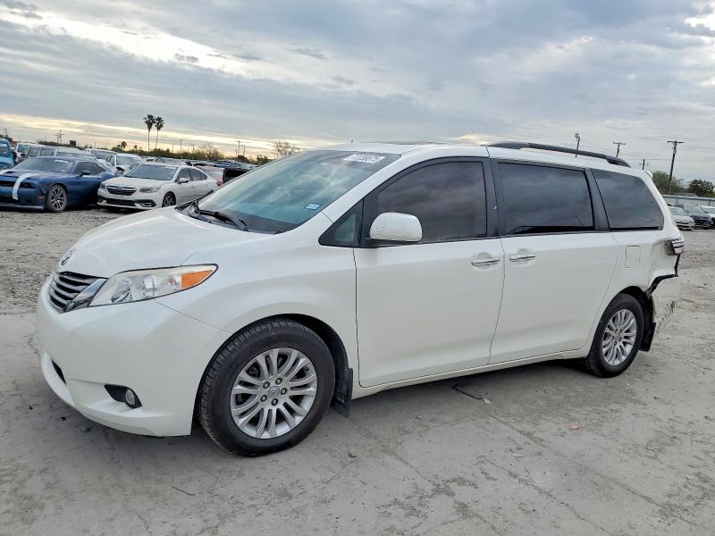 TOYOTA SIENNA 2017 with VIN 5TDYZ3DC3HS777618 - Photo from auction